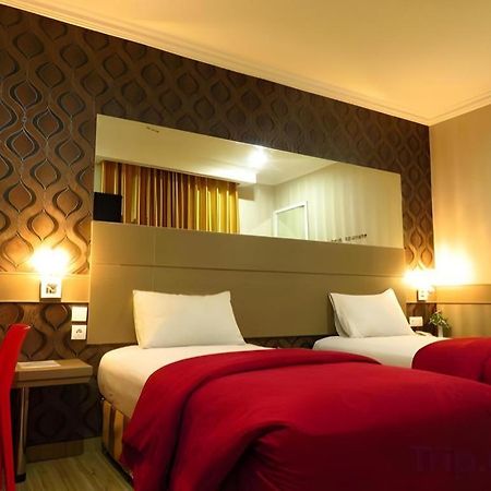 Hotel Menara Lexus Medan Esterno foto