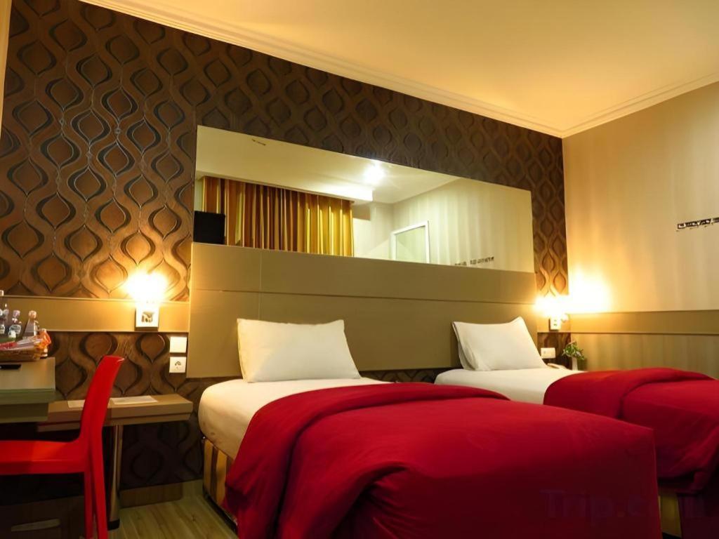 Hotel Menara Lexus Medan Esterno foto
