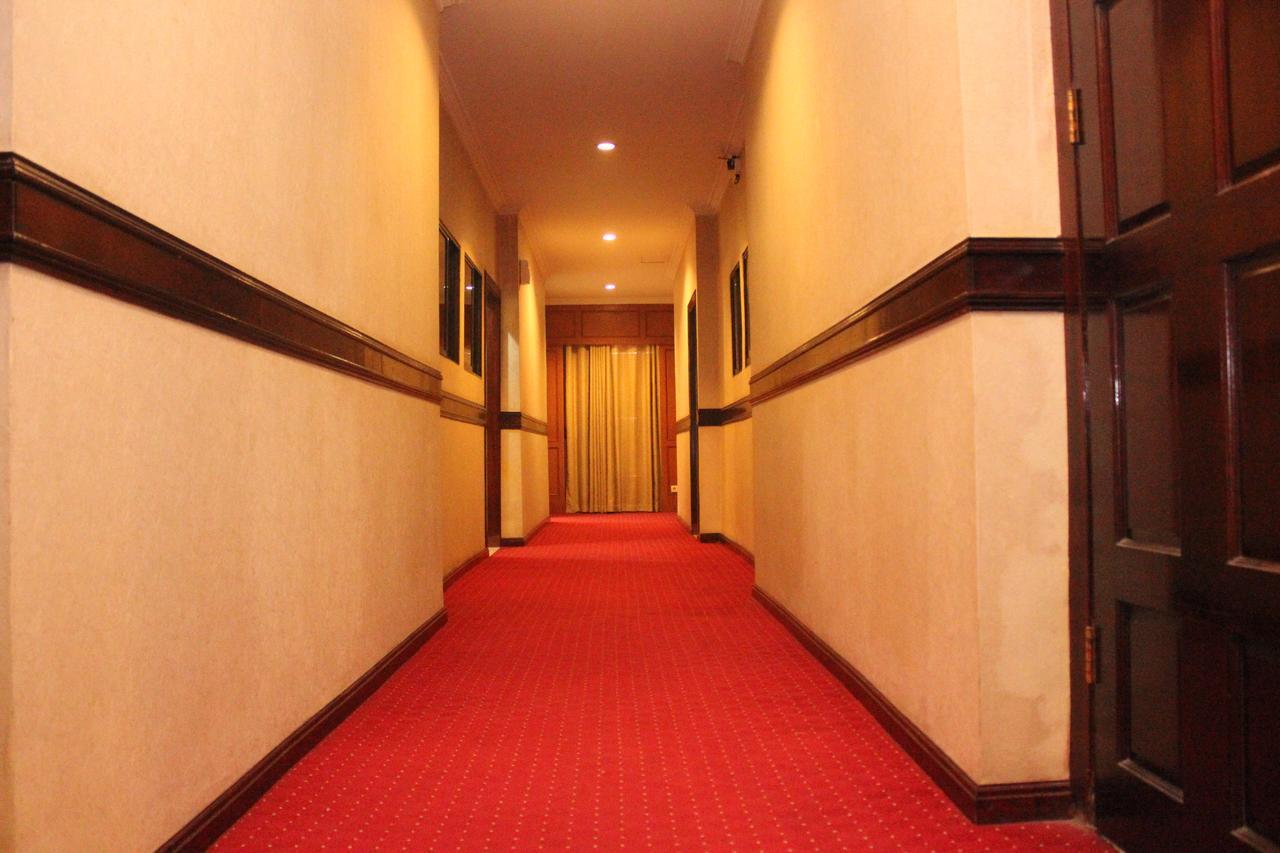 Hotel Menara Lexus Medan Esterno foto